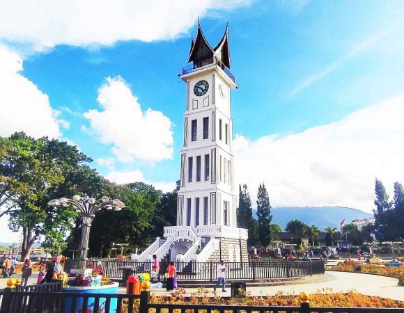 Jam Gadang | Saksi Bisu Sejarah dan Ikon Megah Kota Bukittinggi