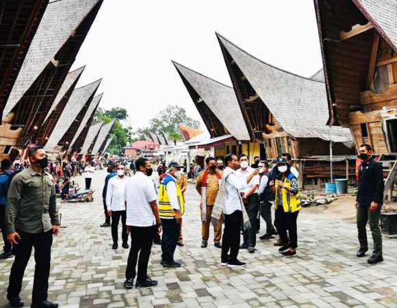 Rumah Ulos Huta Raja | Destinasi Budaya Tenun di Samosir