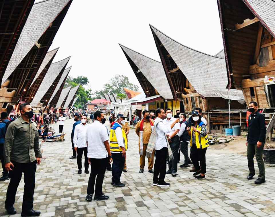 Kampung Ulos Huta Raja