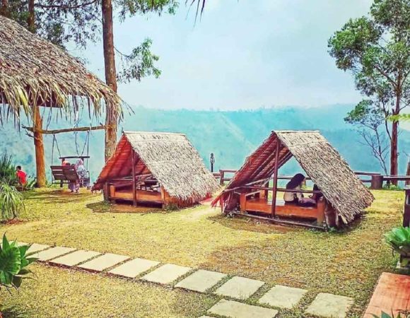 Sapo Juma | Penginapan Khas Ikonik di Surga Danau Toba