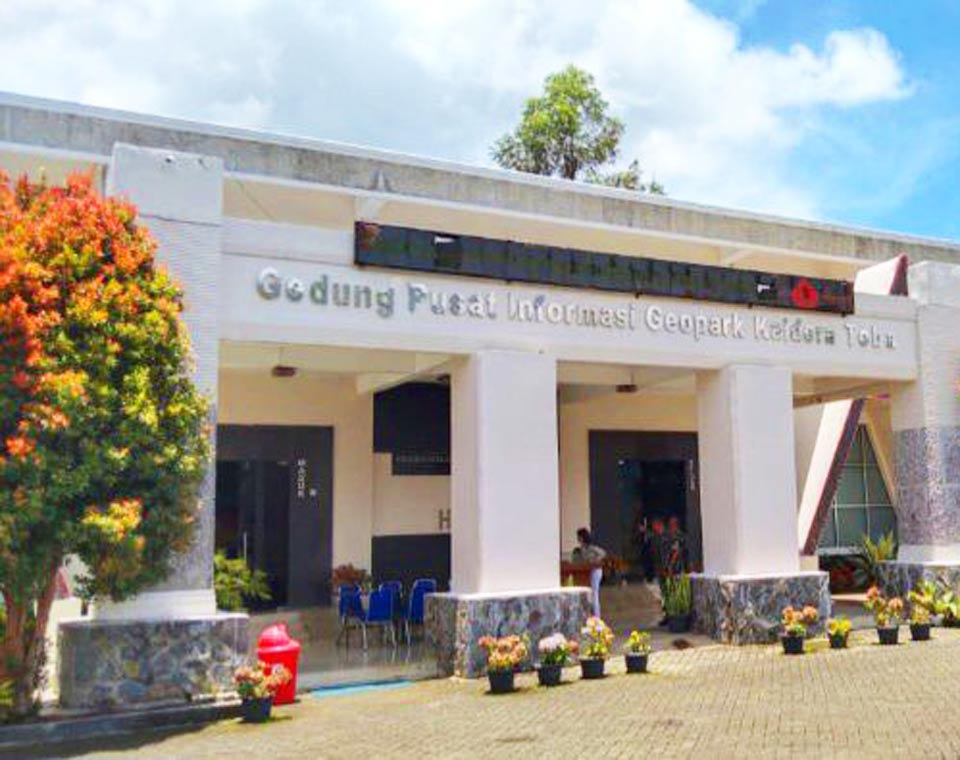 Pusat Informasi Geopark Kaldera Toba