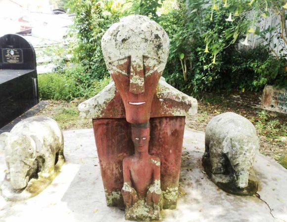 Makam Raja Sidabutar | Menelusuri Jejak Megalitikum di Tomok