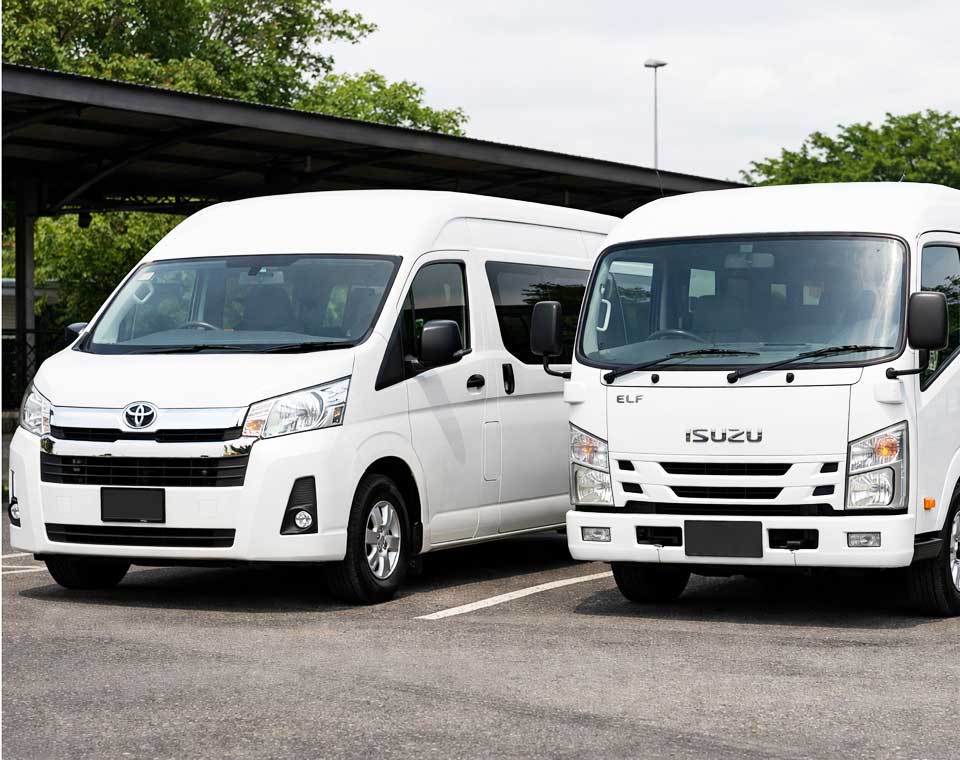 Perbandingan Elf Dengan Hiace