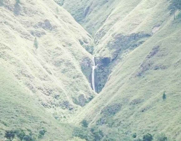 Air Terjun Sitiris-tiris | Permata Tersembunyi di Tebing Samosir