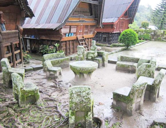 Batu Kursi Raja Siallagan | Sejarah dan Misteri di Huta Siallagan