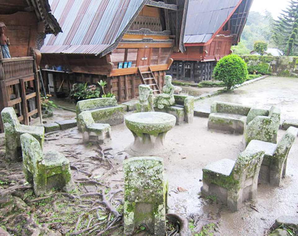 Batu Kursi Raja Sidabutar