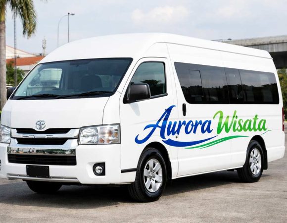Micro Bus Hiace | Solusi Transportasi yang Nyaman di Danau Toba