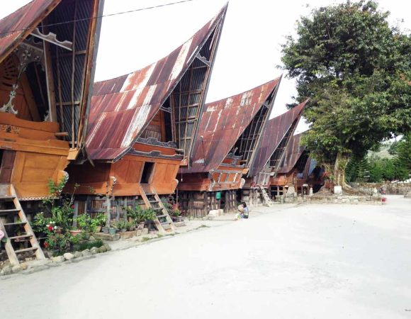 Pesona Desa Wisata Ambarita | Destinasi Budaya di Danau Toba