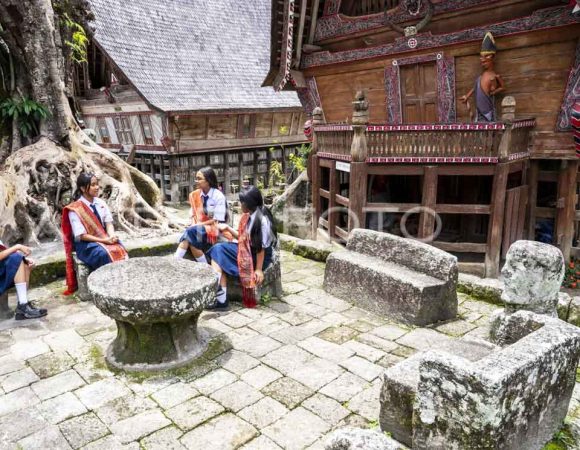 Batu Persidangan Siallagan | Sejarah Hukum Kuno di Samosir
