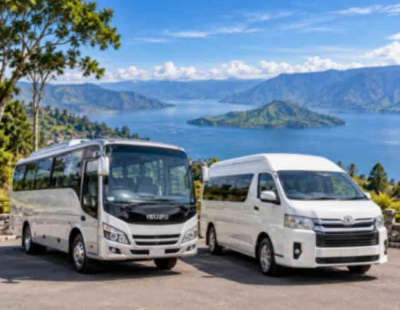 Isuzu Elf vs Toyota Hiace untuk Wisata Danau Toba