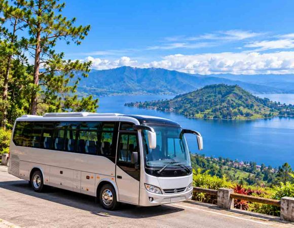 Rekomendasi Medium Bus untuk Wisata di Pulau Samosir